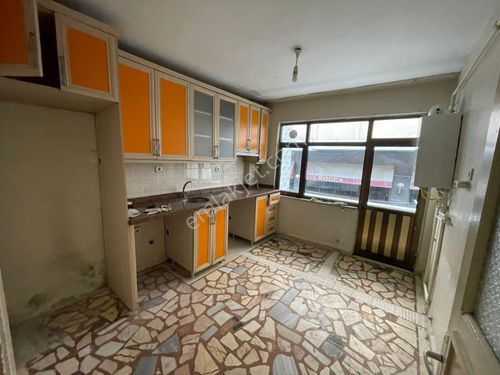 Tapar'dan İsmetpaşa mh. 1.kat 2+1 100M2 Tramvay Sokağında  Kiralık Daire