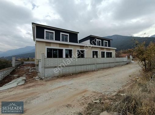 Şehzade'den Başkarcı Mah. Doğa Manzaralı Natamam Satılık Villa