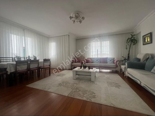  Yenidoğanda Satılık Ana Caddeye Cephe 130m2 3+1 Ara Kat Daire