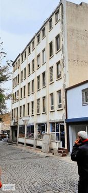 İkiçeşmelik Agora Karşı Sokağında Tan Aydın İş Merkezinde Dükkan