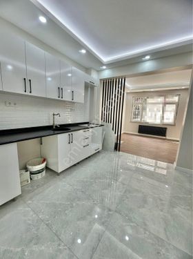 AKŞENDEN FATİH ŞEHREMİNİDE 80 M2 2+1 YÜKSEK GİRİŞ KAT BOŞ FULL YAPILI LÜKS SATILIK DAİRE