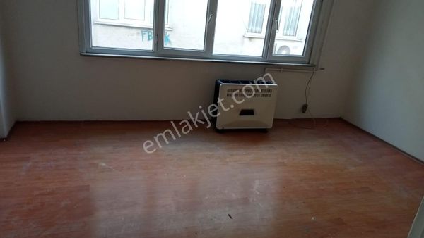  BAYRAMPAŞA MURATPAŞA 1+1 ARKA CEPHE 60 M2 DOĞALGAZ SOBALI KAT 3 AİLEYE