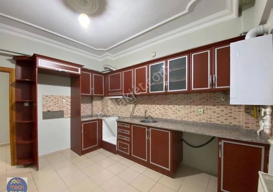 Mekan Gayrimenkul'den Salı Pazarı Civarında Kiralık Geniş Bakımlı 3+1 Arakat Daire