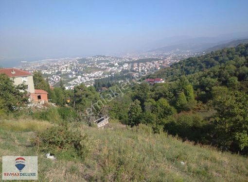 Değirmenderede Deniz Manzaralı 2 Cephe Yolu Olan Satılık Tarla