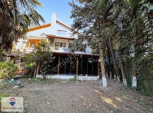 Kocaeli Kartepe'de Havuzlu Sitede Satılık 4+1 Özel Bahçeli Villa