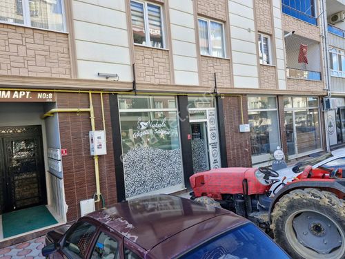 Ön Emlak'tan Burhaniye Merkezde Cadde Üzeri 62 M2 Kiralık Dükkan