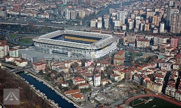 Kadıkoyde Caddeye Cephe 2 Dönüm Acil Satılık Arsa