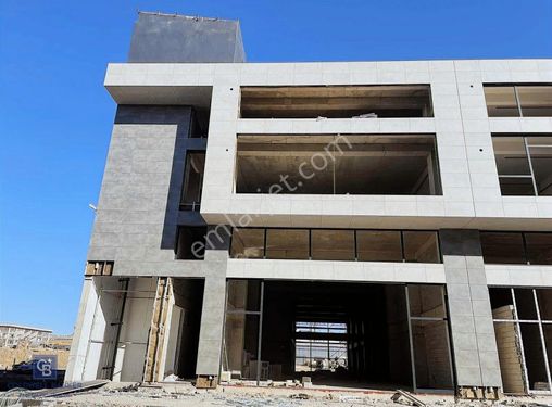 İvedik'te Köşebaşında Her İşe Uygun, 3000 M2 Kiralık İşyeri.