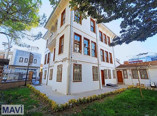 Remax Mavi'den Sakarya Merkezde 337m2 12 Odalı Tarihi Konak