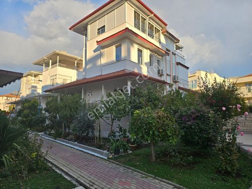 Ilıca Kumköy Bölgesinde Denize Yakın Sitede Dubleks Villa