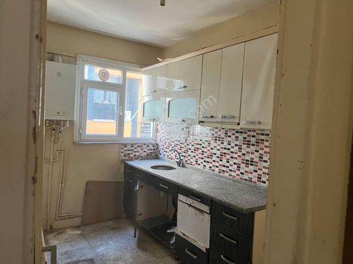 Esenler Birlik Mahallesinde Satılık 2+1 80 M2 1.kat Daire