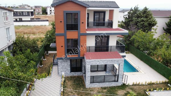 Karagöz Yapıdan Deniz Tarafi Havuzlu Mustakil Villa