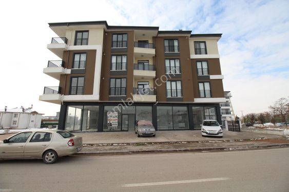 Aksaray Aratolda Yeşilova Yol Üstünde Kiralık 200 Metrekare İşyeri