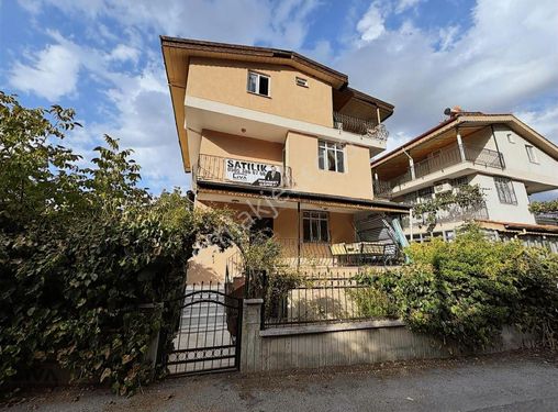 Liva Gayrimenkulden Yürüyüş Yolunda Satılık Villa