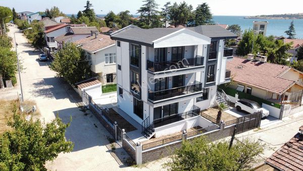 Karagöz Yapıdan Deniz Tarafi 4+1 İskanlı Villa