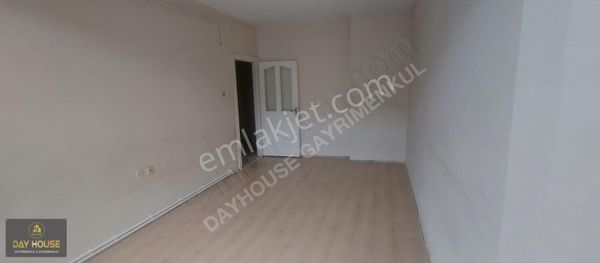 Day House Gayrimenkul'den 75.yıl Mah. Kiralık Ara Kat Daire