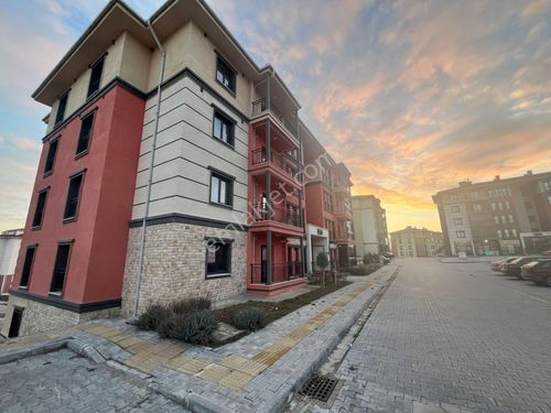 Demirland Gayrimenkul'den Kiralık 454 Konutlarında Bakımlı 2+1 Daire