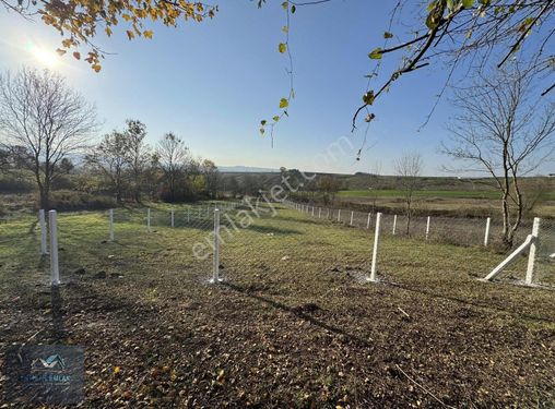 Yol Sorunu Yok Elk Su Var Etrafı Beton Direk Tel Örgü Çevirili