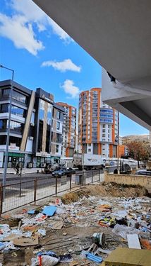 180 M2 Sıfır Yol Üzerinde Dükkan