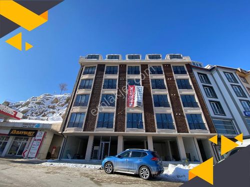 Bayburt Cumhuriyet Caddesi'nde Prestijli Ve Modern Kiralık 2+1 / 1+0 Ofisler