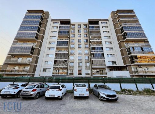 Bornova'da Site İçerisinde Satılık 3+1 Ferah Arakat Daire