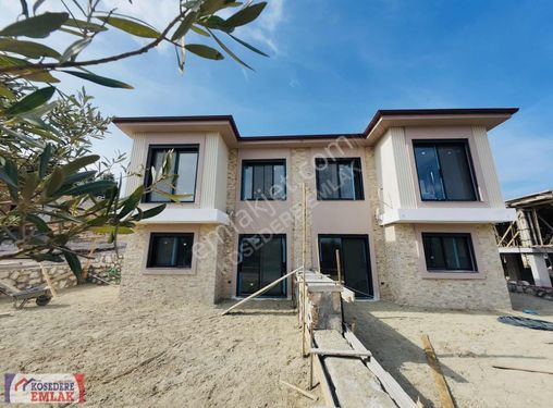 Kösedere Emlak'tan Karaburun'da Geniş Bahçeli, Dubleks Villa