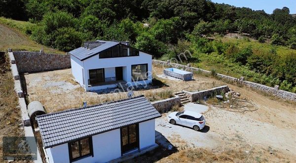 Körfez'de, 2346m2 Arazi İçerisinde,köy Yanında 4+2 Dubleks Villa