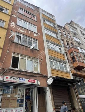 Gedikpaşada 41 M2 6 Bağımsız Bölümlü Ticari Bina