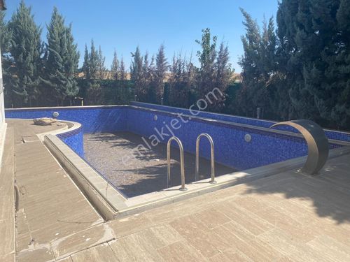 Dicle Ünv. Civarı Acil , Satılık Triplex Köşe Villa