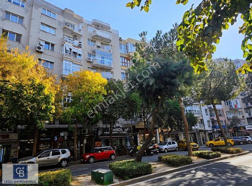 Karataş'ta Merkezi Konumda Ana Cadde Üzeri 3+1 Satılık Daire