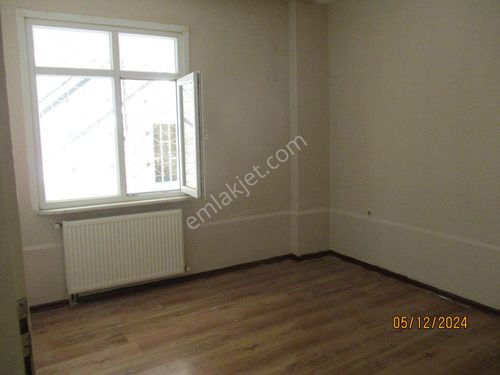 Kartal Karlıktepede Tanrıverdi Emlaktan Kiralık 2+1,daire Bahçe Katı