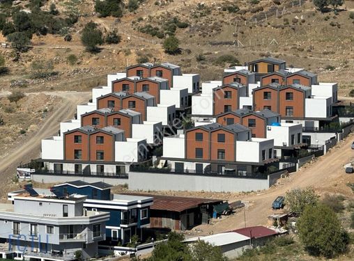 Villa Platano Konaklarında Site İçi Havuz Cepheli Satılık Villa