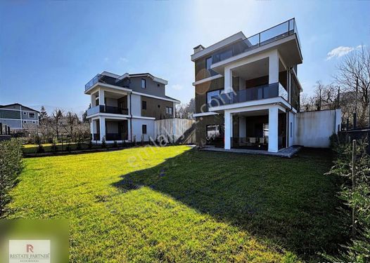 Kartepe Maşukiye 5+2 Satılık Sıfır Göl Manzaralı Müsatakil Villa