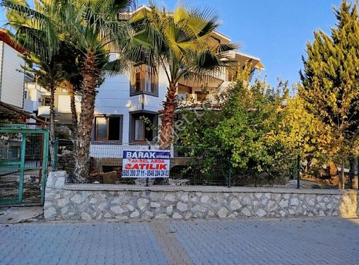 Safiye Su Sitesinde Satılık Triplex Villa