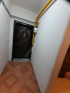 Satılık 85 M2 2+1 Doğalgazlı Ara Kat Ruhsatlı Temiz Bir Daire