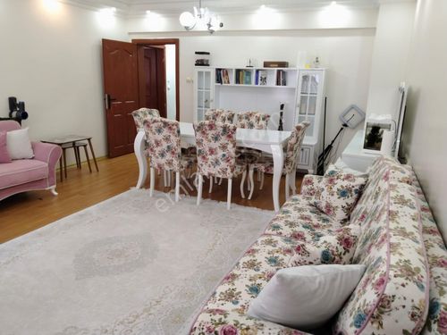 Altıyüzevler Mahallesinde Satılık Müstakil Triblex Villa