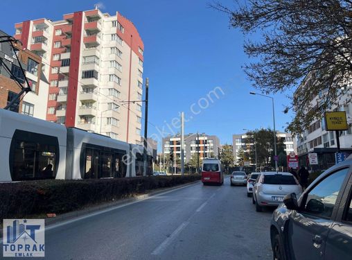 Toprak Emlaktan Hareketli Konumda 30m2 Kiralık Dükkan