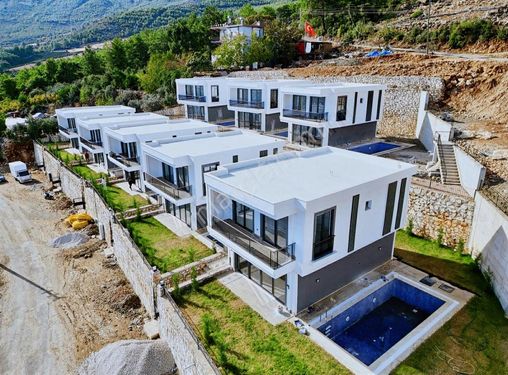 Finike Deniz Manzaralı Satılık Havuzlu Müstakil Eşyalı Villa