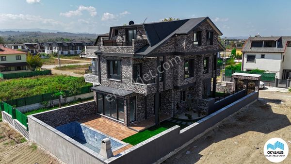 Sakarya Kocaali De Deniz Manzaralı Geniş Bahçeli Villa