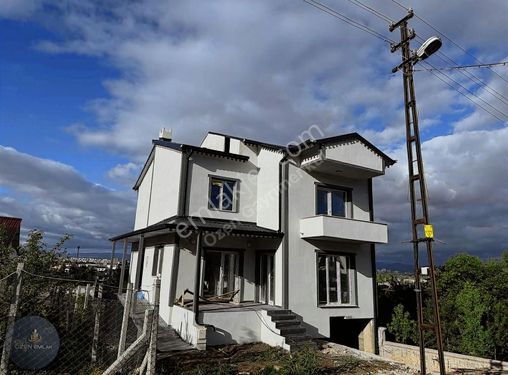 Özen Emlak'tan Satılık Villa