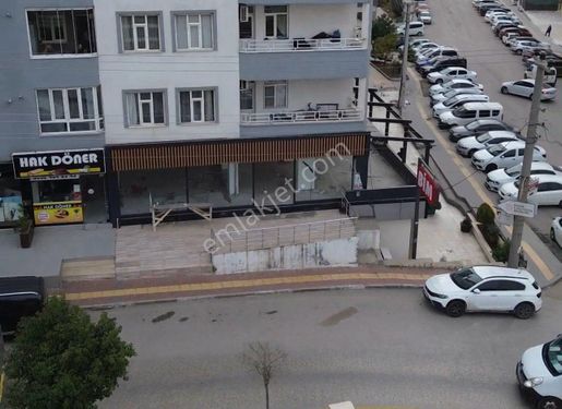 Akkuş Emlak’tan Ravza Caddesinde Köşe Kiralık Dükkan