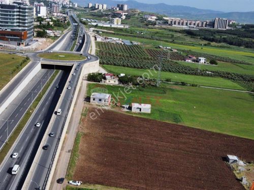 Remax Yeni'den Kayseri Yolu Üstünde Satılık Köşe Başı Arazi