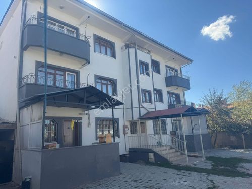 Satılık 6 Daireli 5 Dükkan Ve 980 M2 Arsa