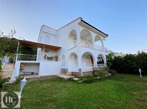 Sivrice'de Göl Manzaralı Satılık Villa