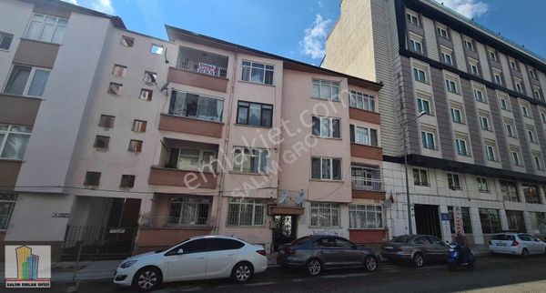 Cumhuriyet Mahallesin'de Satılık 3+1,doğalgazlı, Bakımlı Daire