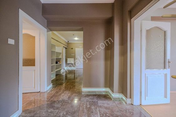 Leventte Merkezi Konumda İş Yerine Uygun Kiralık Villa