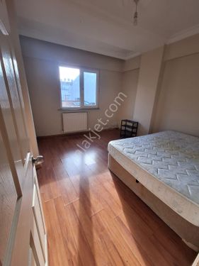 3 Evler Camisinin Karşı Sokağında 4 Kat 2+1 17 Yıllık Bina Kiralık Daire