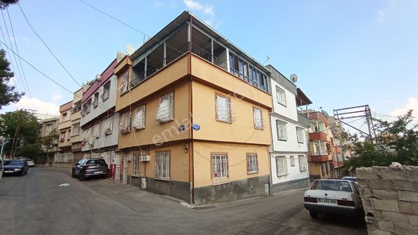 Beyazlar Mahlesinde Doğalgazlı 3 Katlı Müstakil Ev