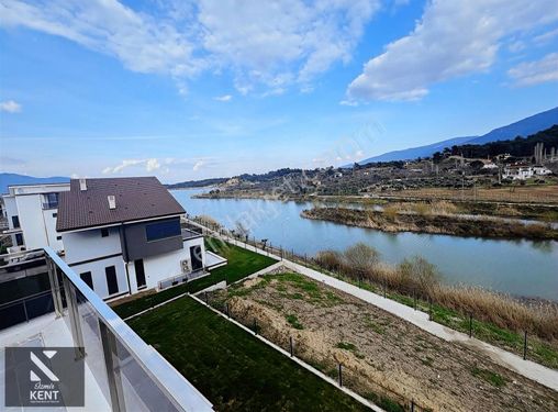 Kemalpaşa Satılık Villa 365 M² 6+1 Göl Kenarı Site İçi Asansörlü