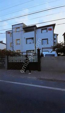 Acil Satılık Mimarsinan Kasabasında Üç Katlı Villa